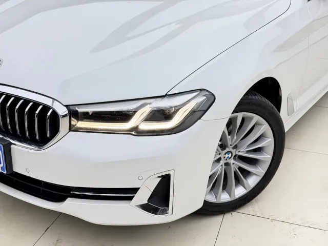 BMW 5 Series — Фото автомобиля 17