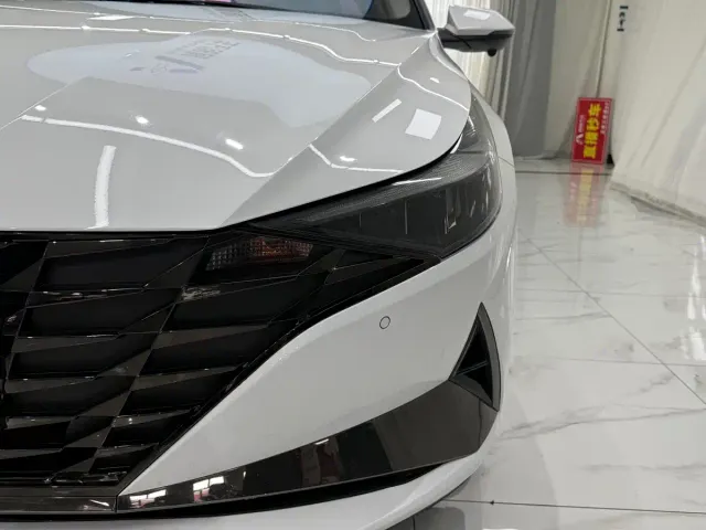 Hyundai Elantra — Фото автомобиля 9