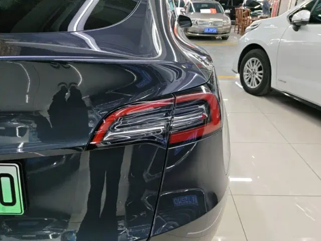Tesla Model Y — Фото автомобиля 7
