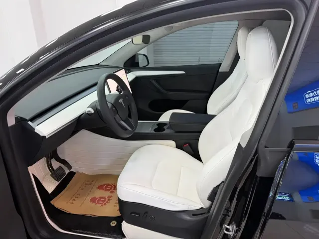 Tesla Model Y — Фото автомобиля 8