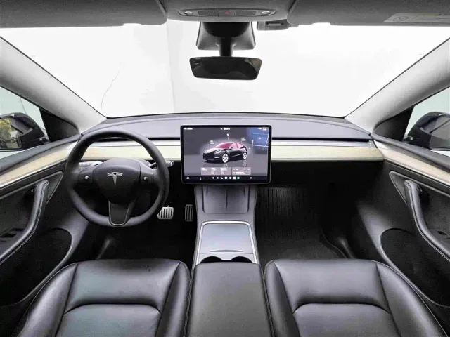 Tesla Model Y — Фото автомобиля 11