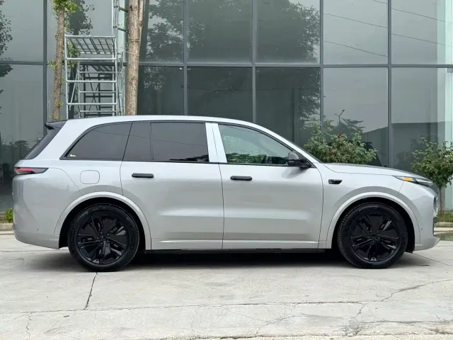 Li Auto L8 — Фото автомобиля 16