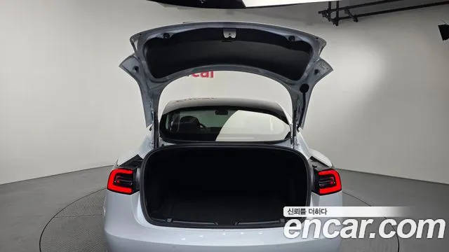 Tesla Model 3 — Фото автомобиля 19