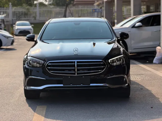 Фотография автомобиля — Mercedes-Benz E-Class