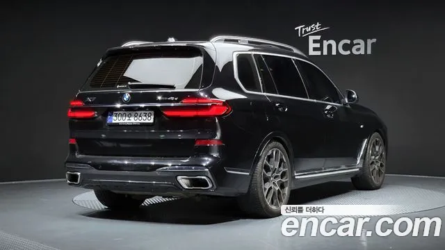 BMW X7 — Фото автомобиля 2