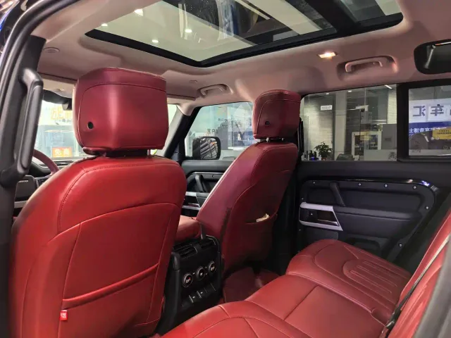 Land Rover Defender — Фото автомобиля 10