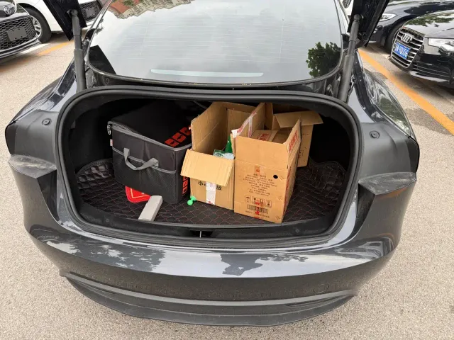 Tesla Model 3 — Фото автомобиля 15