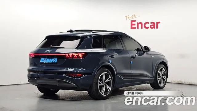 Audi Q6 e-tron — Фото автомобиля 2