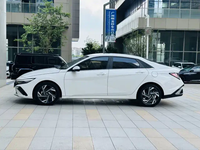 Hyundai Elantra — Фото автомобиля 4