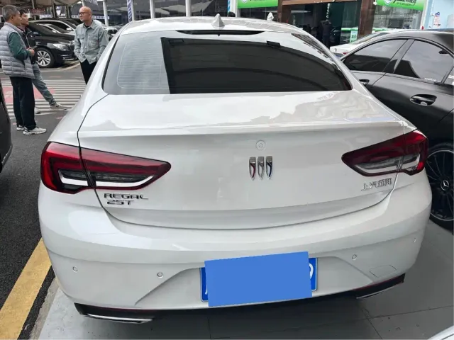 Buick Regal — Фото автомобиля 10