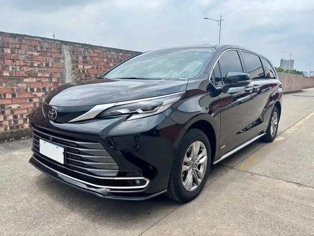 Фотография автомобиля — Toyota Sienna