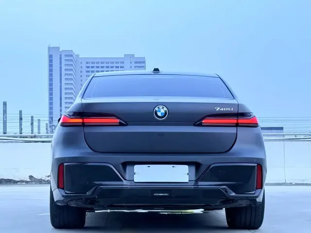 BMW 7 Series — Фото автомобиля 11