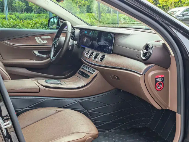 Mercedes-Benz E-Class — Фото автомобиля 11