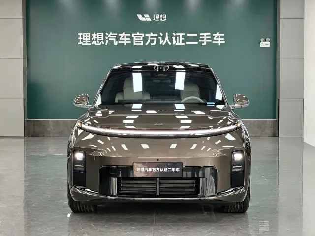 Li Auto L8 — Фото автомобиля 5