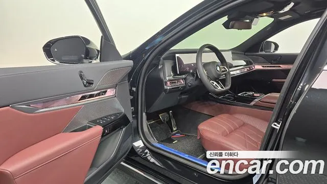 BMW 7-Series 7 серия (G70) 740i xDrive M Sport — Фото автомобиля 9