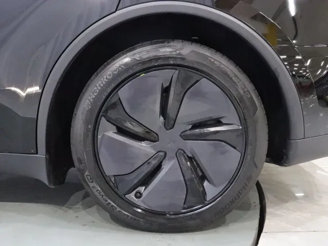 Tesla Model Y — Фото автомобиля 14