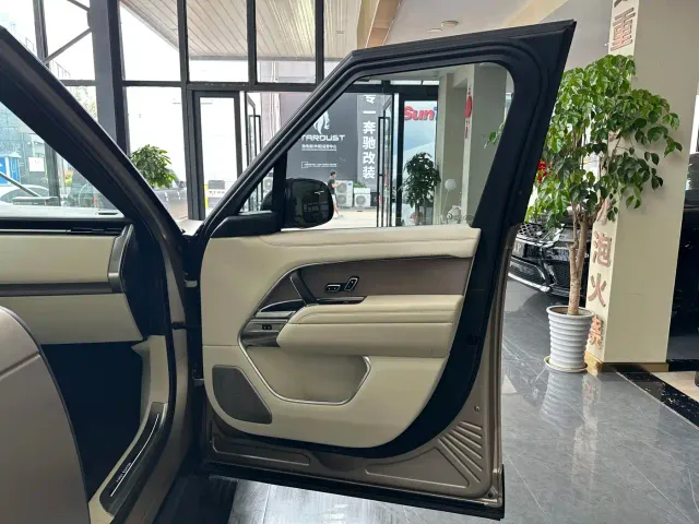 Land Rover Range Rover — Фото автомобиля 12