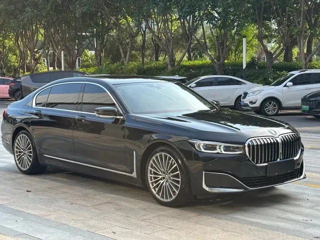 BMW 7 Series — Фото автомобиля 3
