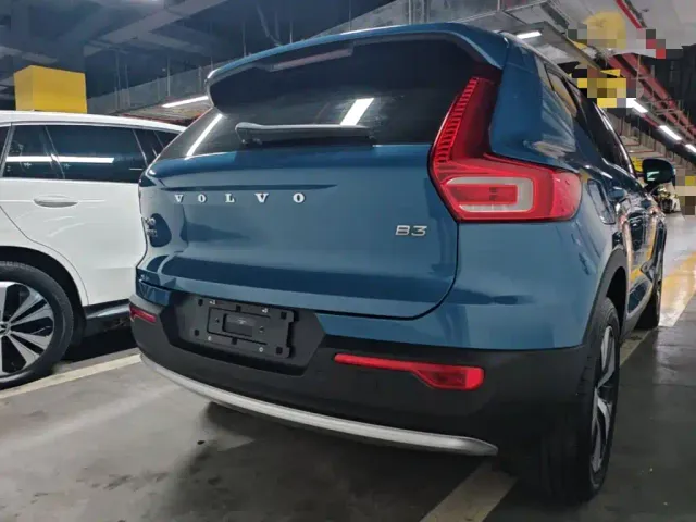 Volvo XC40 — Фото автомобиля 6