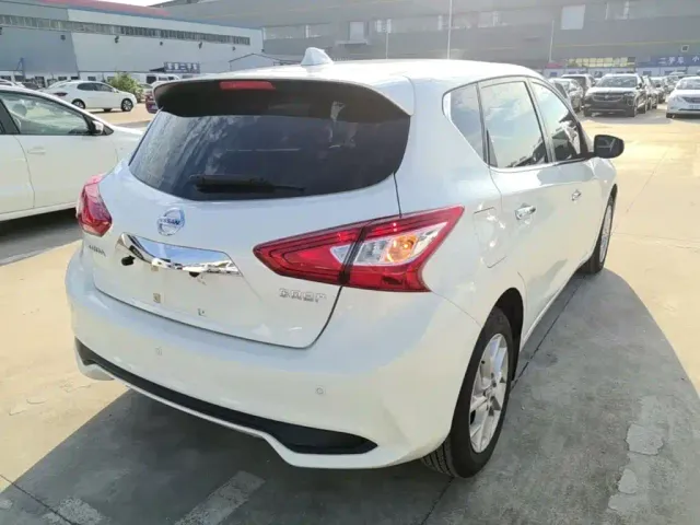 Nissan Tiida — Фото автомобиля 6