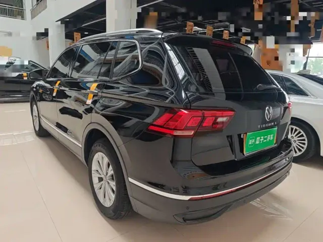 Volkswagen Tiguan L — Фото автомобиля 4