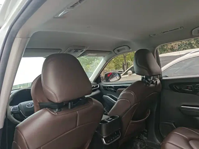 Toyota Highlander — Фото автомобиля 17