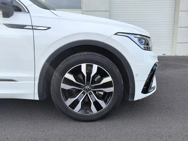 Volkswagen Tiguan L — Фото автомобиля 11