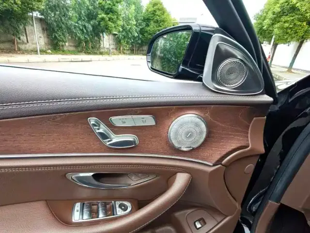 Mercedes-Benz E-Class — Фото автомобиля 4