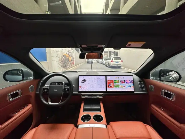 Li Auto L8 — Фото автомобиля 11