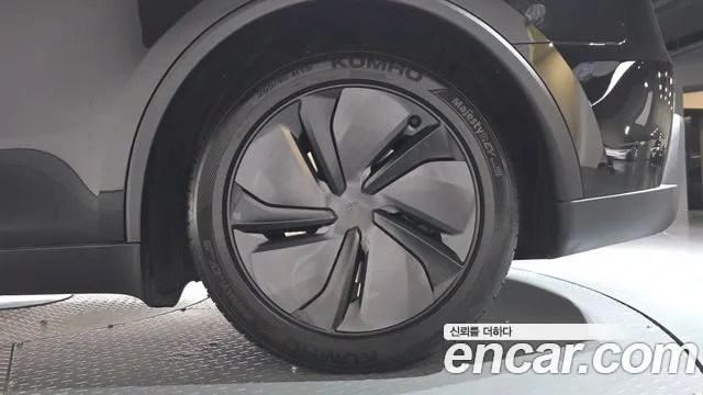 Tesla Model Y — Фото автомобиля 6
