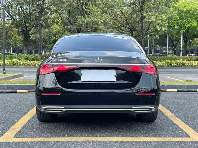 Mercedes-Benz E-Class — Фото автомобиля 5