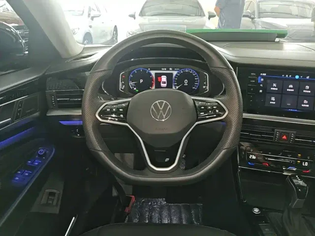 Volkswagen Passat — Фото автомобиля 10