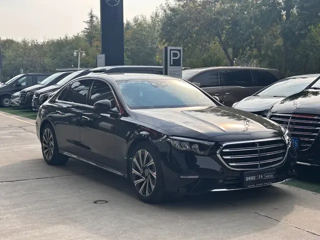Mercedes-Benz E-Class — Фото автомобиля 3