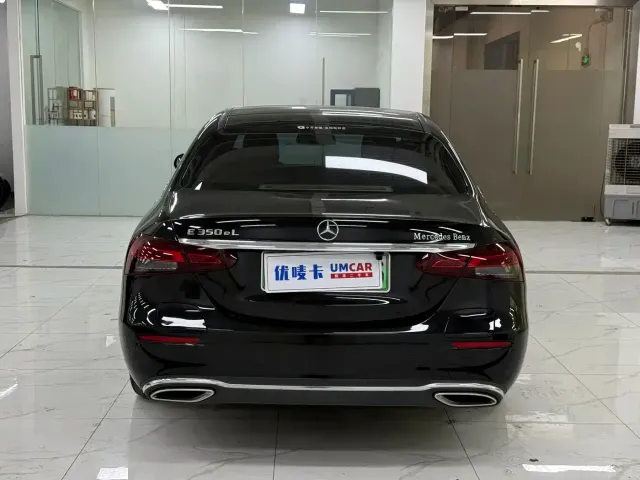 Mercedes-Benz E-Class — Фото автомобиля 4