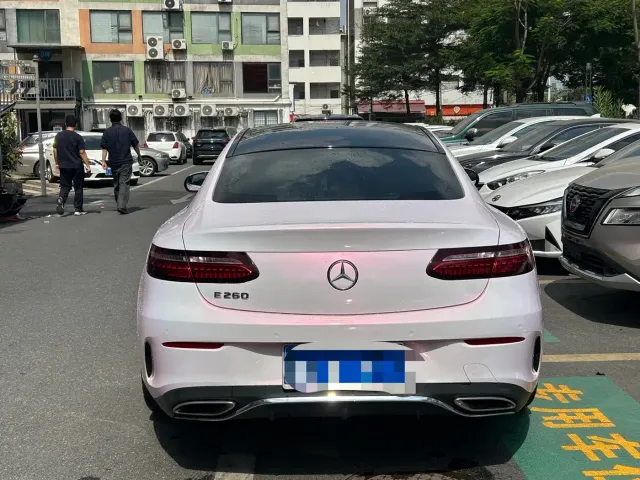 Mercedes-Benz E-Class — Фото автомобиля 9