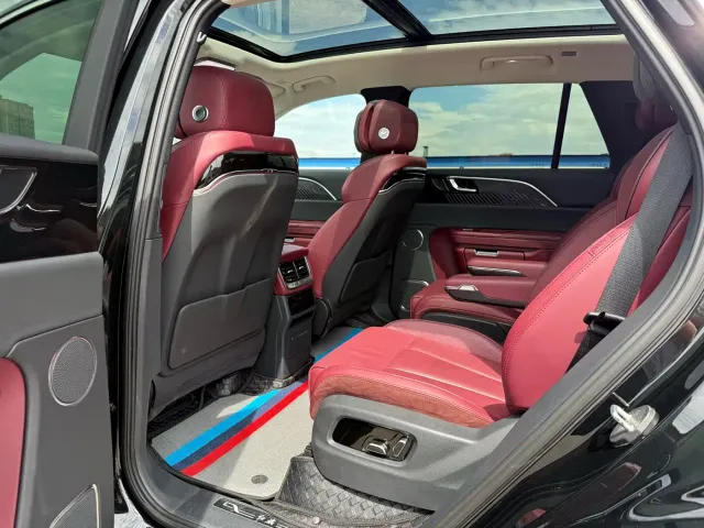 Hongqi E-HS9 — Фото автомобиля 11