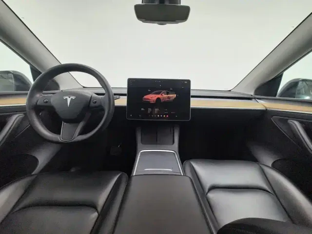 Tesla Model Y — Фото автомобиля 5