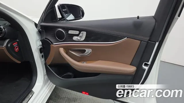 Mercedes-Benz E-Class — Фото автомобиля 18