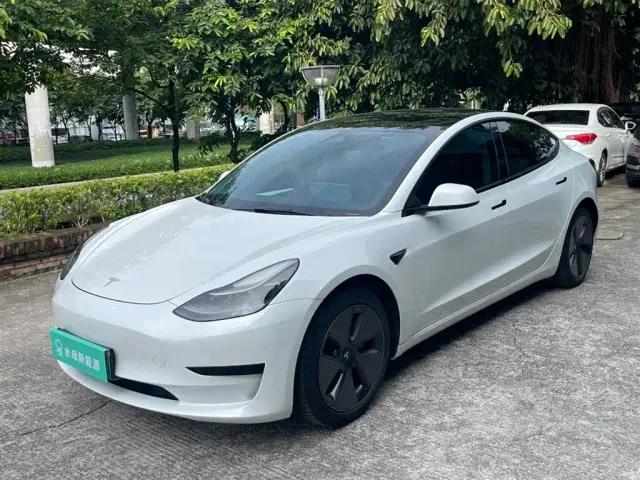 Фотография автомобиля — Tesla Model 3