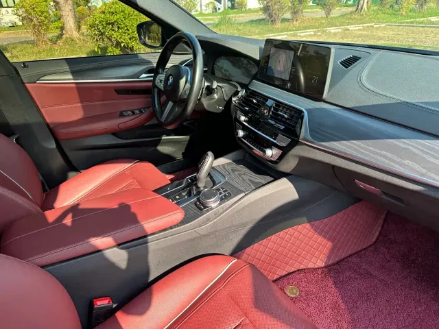 BMW 5 Series — Фото автомобиля 16
