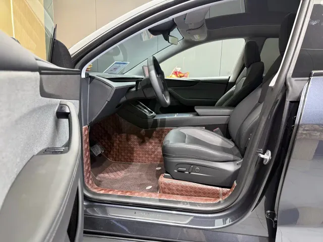 Tesla Model Y — Фото автомобиля 6