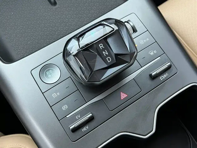 BYD Song Pro — Фото автомобиля 16