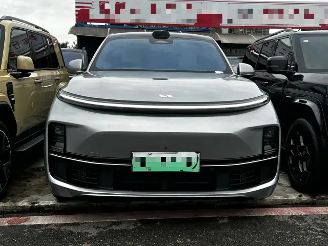 Li Auto L8 — Фото автомобиля 2