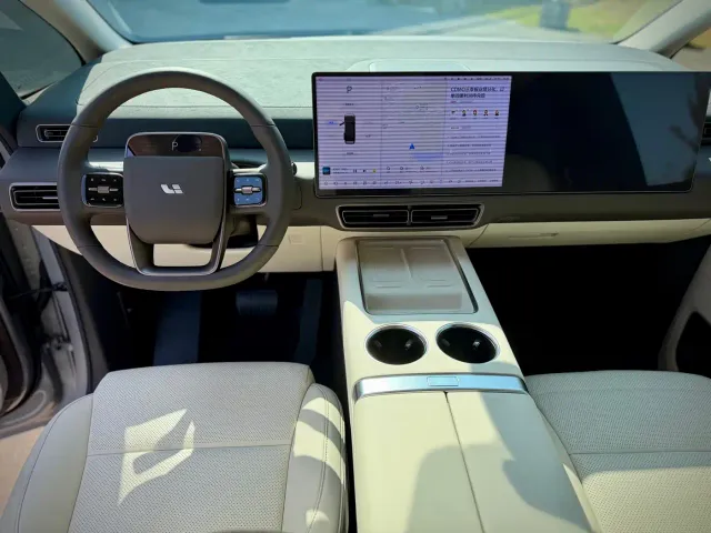 Li Auto MEGA — Фото автомобиля 5