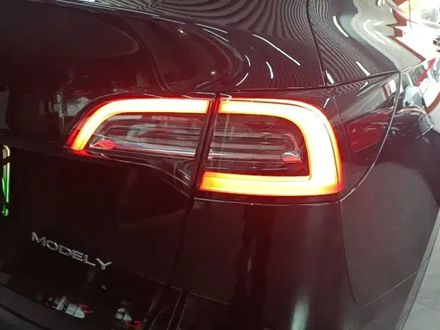 Tesla Model Y — Фото автомобиля 7