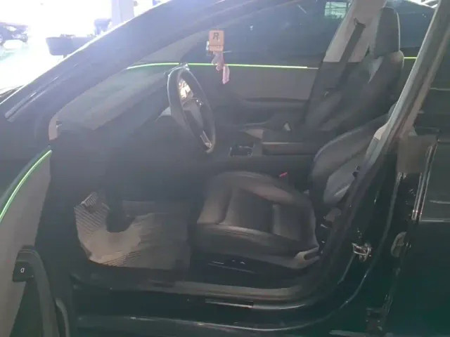Tesla Model 3 — Фото автомобиля 7