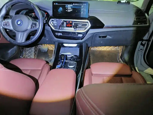 BMW iX3 — Фото автомобиля 12