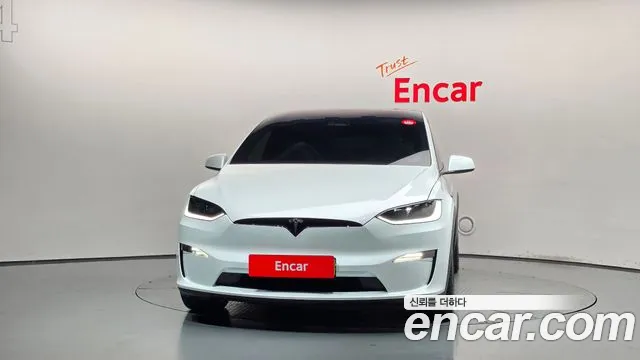 Tesla Model X — Фото автомобиля 3