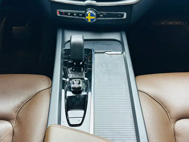 Volvo XC60 — Фото автомобиля 9
