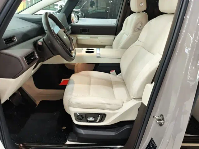 Li Auto MEGA — Фото автомобиля 14